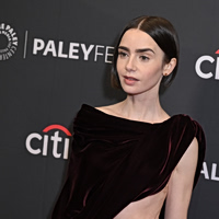 Από το Παρίσι στις Κυκλάδες: Η νέα σεζόν “Emily in Paris” θα έχει άρωμα Αιγαίου