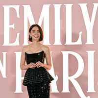 Emily in Paris: Ετοιμάζει τις βαλίτσες της για το… Αιγαίο