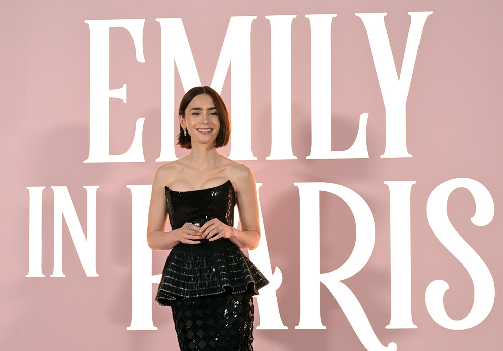 Emily in Paris: Ετοιμάζει τις βαλίτσες της για το… Αιγαίο