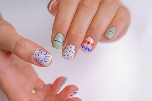 5 απίθανα nail designs για να κάνετε save για τον Ιούνιο