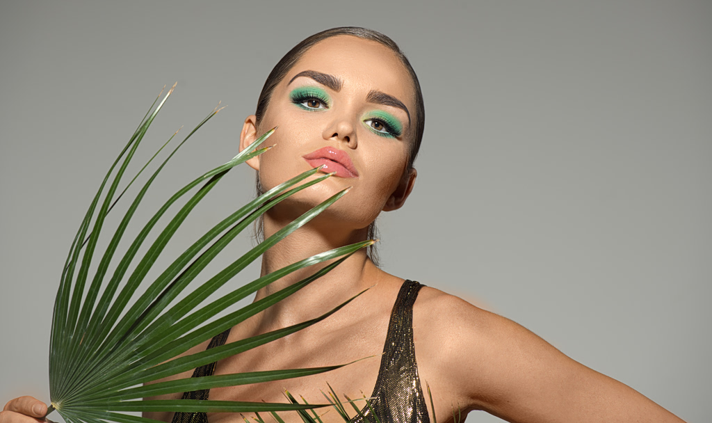 Mermaid makeup: Η τάση που θα σας χαρίσει από τα πιο ονειρεμένα μακιγιάζ