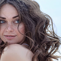 Waterfall waves: Το πιο hot hair trend του καλοκαιριού