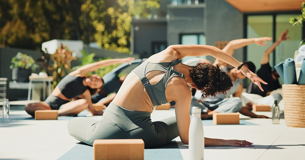 Yoga: Η ήπια άσκηση που κάνει καλό και στην πίεση