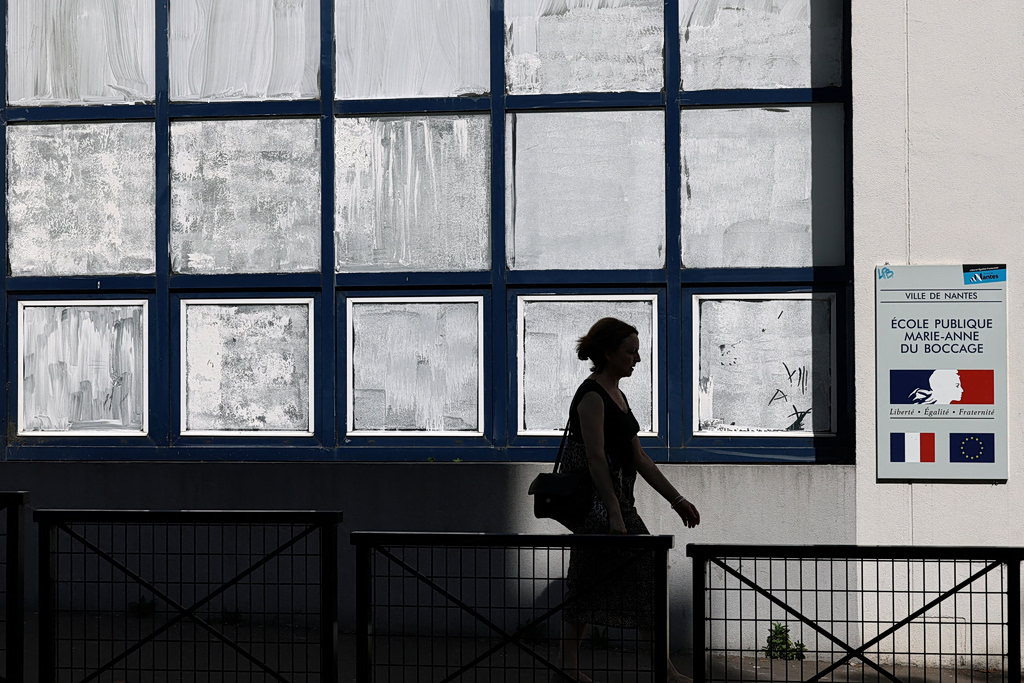 Γιατί οι Γάλλοι ζωγραφίζουν με κιμωλία στα παράθυρά τους στον καύσωνα;