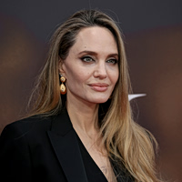 Angelina Jolie: Πιο ξανθιά και όμορφη από ποτέ