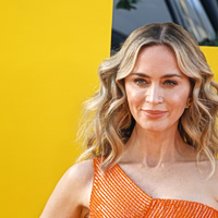 Emily Blunt: Επέλεξε μια ανοιξιάτικη απόχρωση για το καλοκαιρινό της μανικιούρ