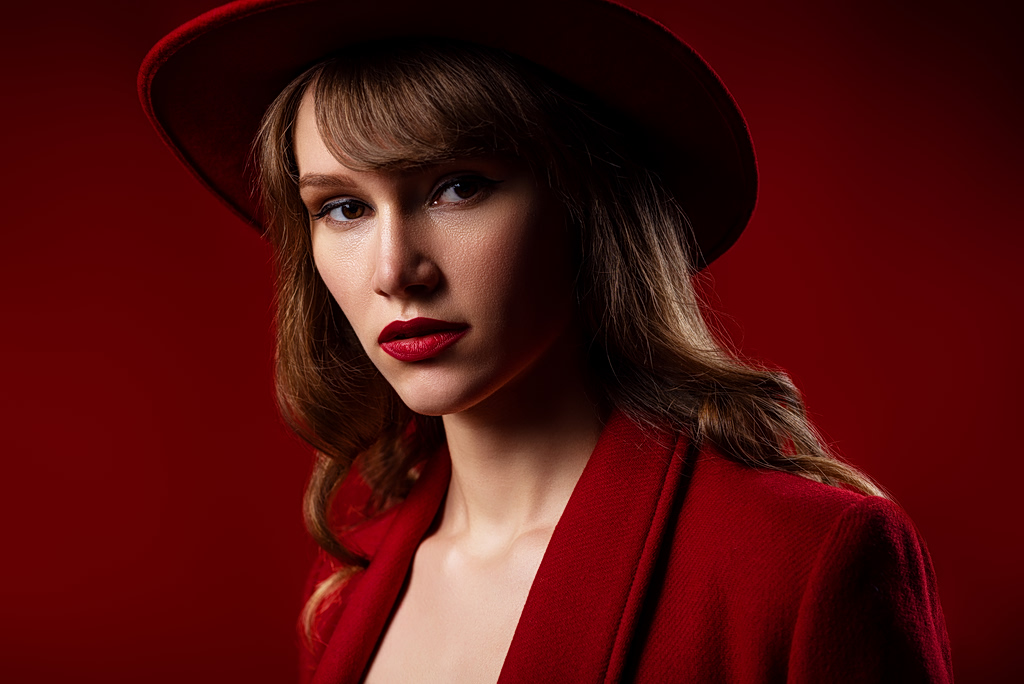 French-girl fringe: Πώς θα κάνετε styling στο πιο δημοφιλές στιλ μαλλιών