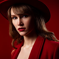 French-girl fringe: Πώς θα κάνετε styling στο πιο δημοφιλές στιλ μαλλιών