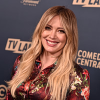 “Stronger, Not Smaller”: Το μήνυμα ευεξίας της Hilary Duff που όλοι χρειαζόμαστε