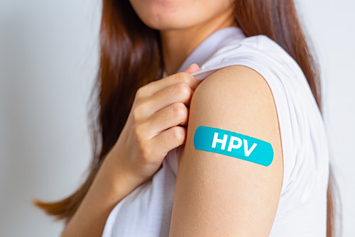 HPV: Το εμβόλιο σχεδόν μηδενίζει τον κίνδυνο θανάτου