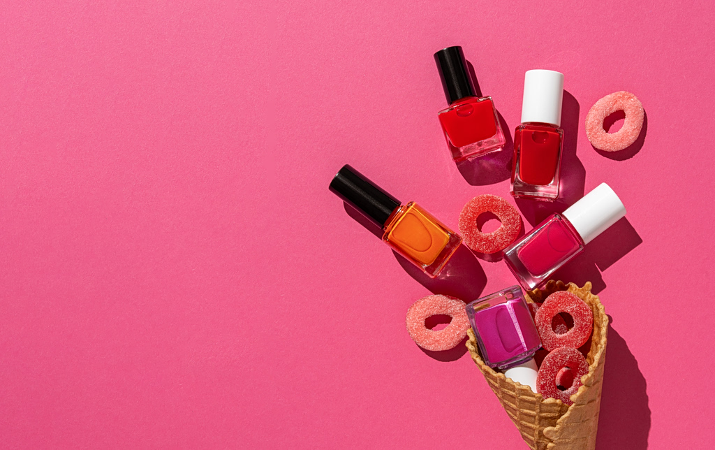 Jelly nails: Η τάση που θα κάνει τα νύχια σας να μοιάζουν με… ζελεδάκια
