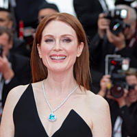 Ο hairstylist της Julianne Moore αποκάλυψε τα μυστικά του για τέλεια μαλλιά