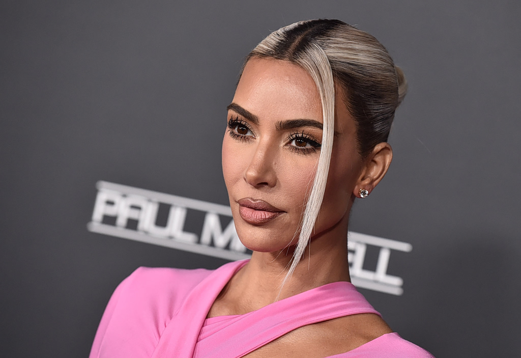 Η Kim Kardashian είναι και πάλι ξανθιά