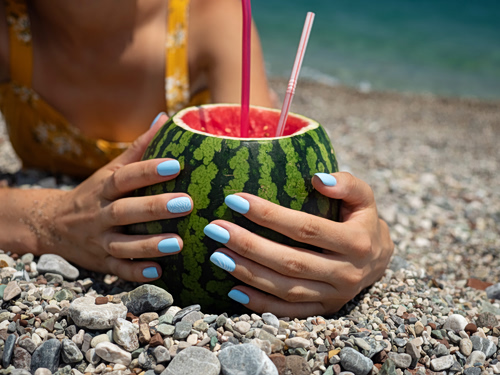 6 μοναδικά nail designs για τον πρώτο μήνα του καλοκαιριού