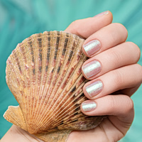 Seaglass nails: Η τάση που λατρεύουν fashionistas και stars