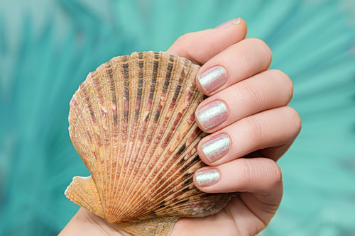 Seaglass nails: Η τάση που λατρεύουν fashionistas και stars