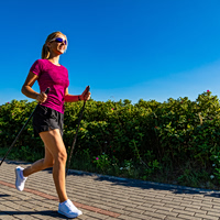 Nordic Walking: Το περπάτημα που καταπολεμά την κατάθλιψη