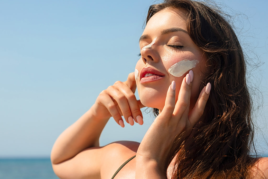 Sunscreen cocktail: Πώς να συνδυάσετε τα αντηλιακά σας για μέγιστα αποτελέσματα