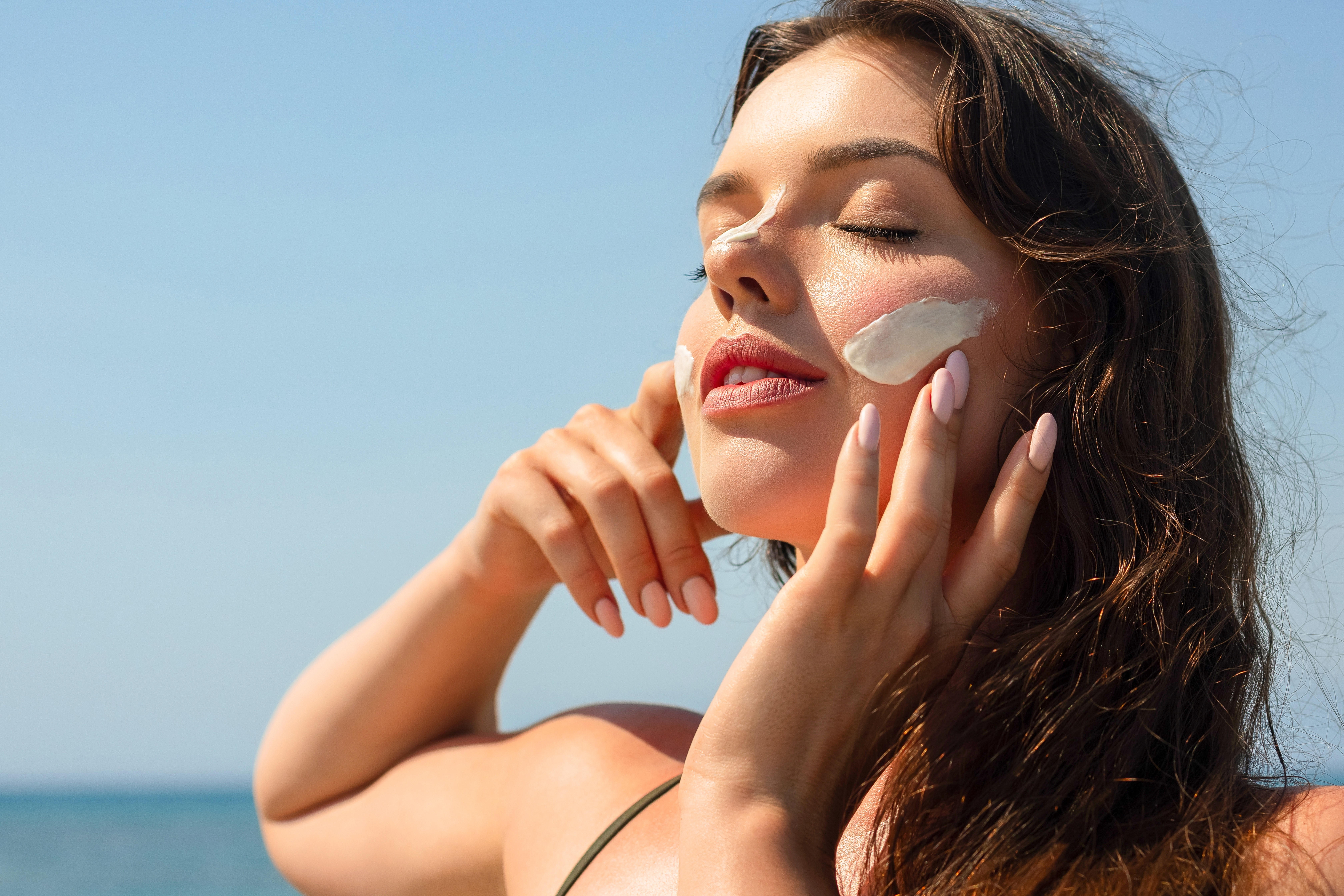 Sunscreen cocktail: Πώς να συνδυάσετε τα αντηλιακά σας για μέγιστα αποτελέσματα